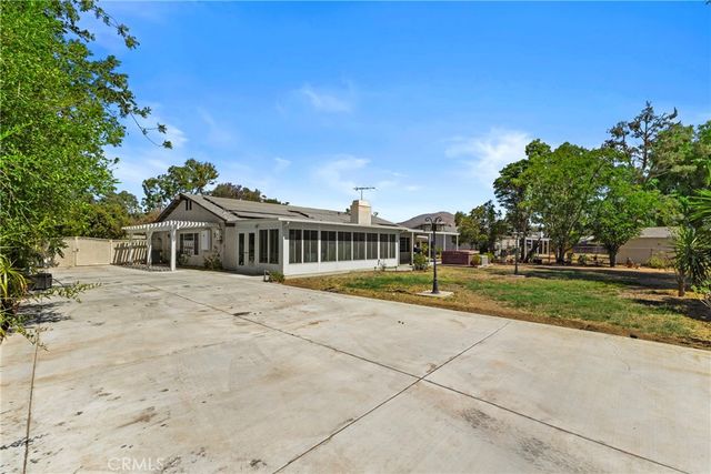 8557 Saddle Creek Drive, Jurupa Valley, CA 92509
