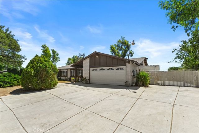 8557 Saddle Creek Drive, Jurupa Valley, CA 92509