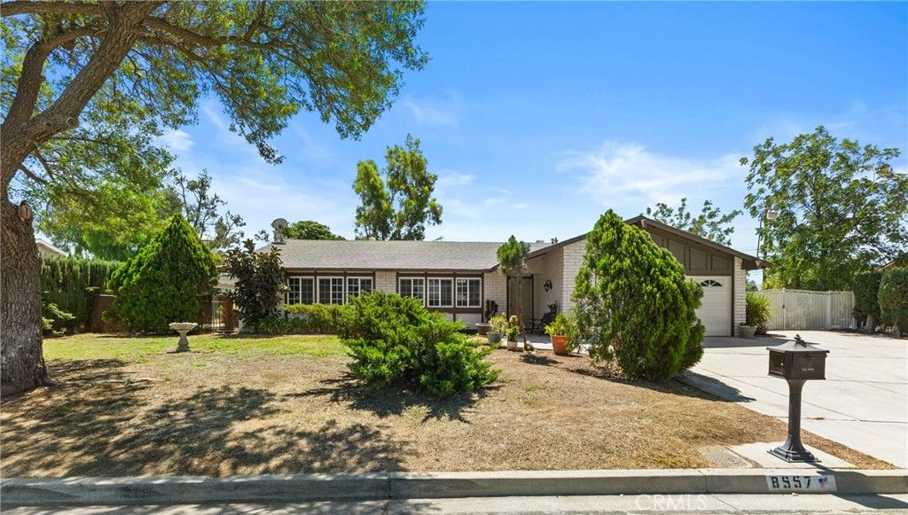 8557 Saddle Creek Drive, Jurupa Valley, CA 92509
