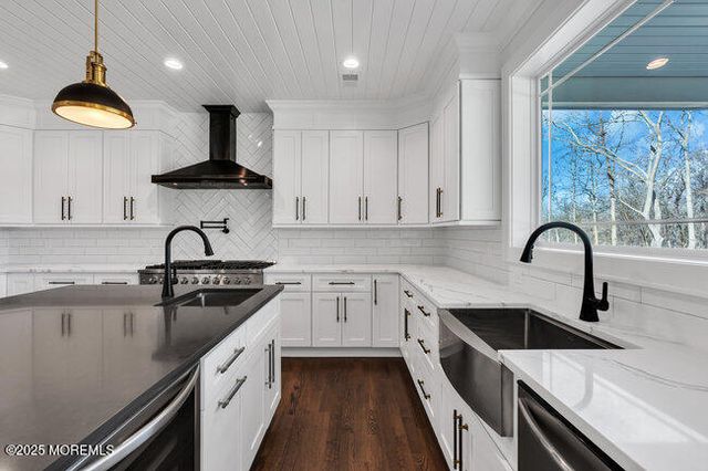 15 Mink Hollow Lane, Millstone, NJ 08510