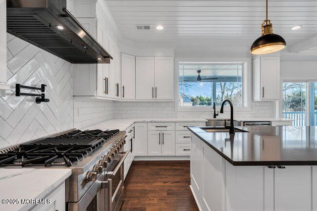 15 Mink Hollow Lane, Millstone, NJ 08510