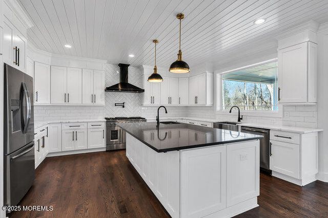 15 Mink Hollow Lane, Millstone, NJ 08510