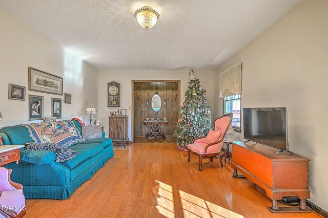 1964 Hill Station Alley Road, Gate City, VA 24251