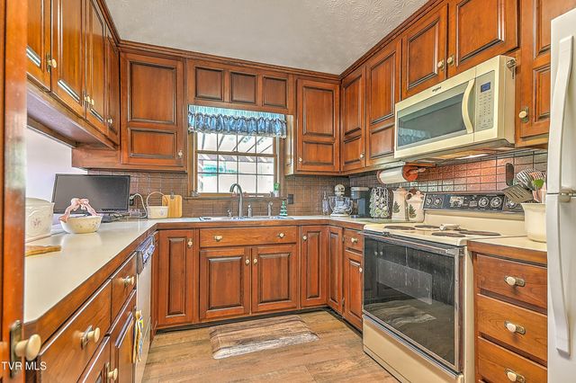 1964 Hill Station Alley Road, Gate City, VA 24251