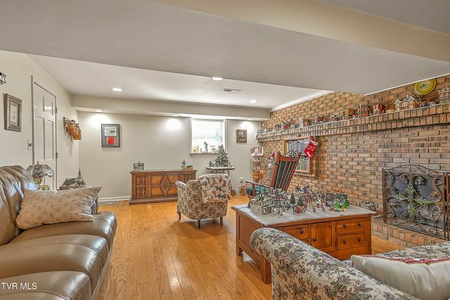 1964 Hill Station Alley Road, Gate City, VA 24251