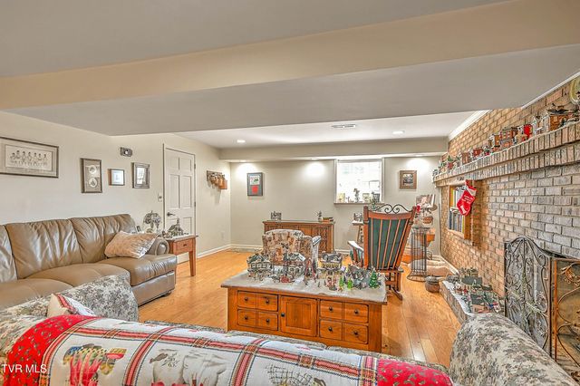 1964 Hill Station Alley Road, Gate City, VA 24251