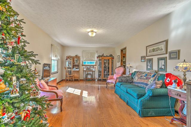 1964 Hill Station Alley Road, Gate City, VA 24251