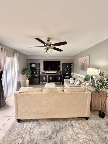 812 8th Way, West Palm Beach, FL 33407