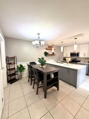 812 8th Way, West Palm Beach, FL 33407