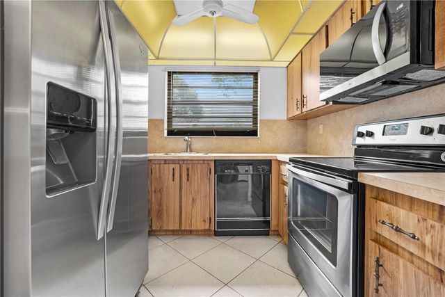 901 Colony Point 123, Pembroke Pines, FL 33026