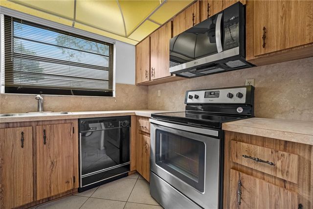 901 Colony Point 123, Pembroke Pines, FL 33026