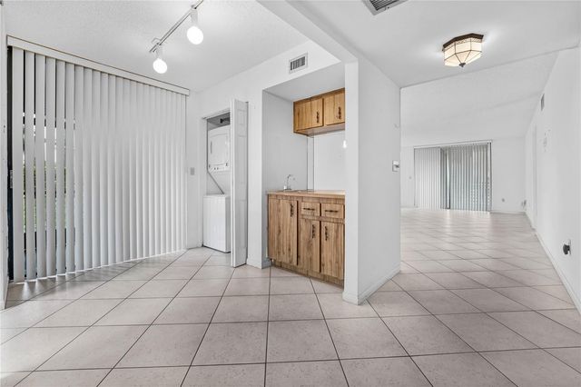 901 Colony Point 123, Pembroke Pines, FL 33026