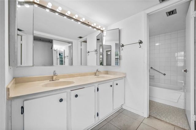 901 Colony Point 123, Pembroke Pines, FL 33026