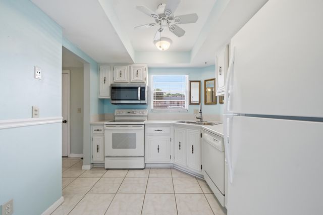 18081 SE Country Club Drive 3-23, Jupiter, FL 33469