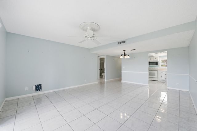 18081 SE Country Club Drive 3-23, Jupiter, FL 33469