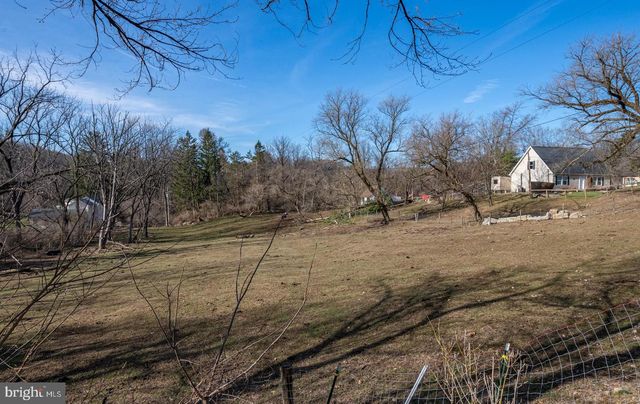 25 THADDEUS LN, Reading, PA 19606