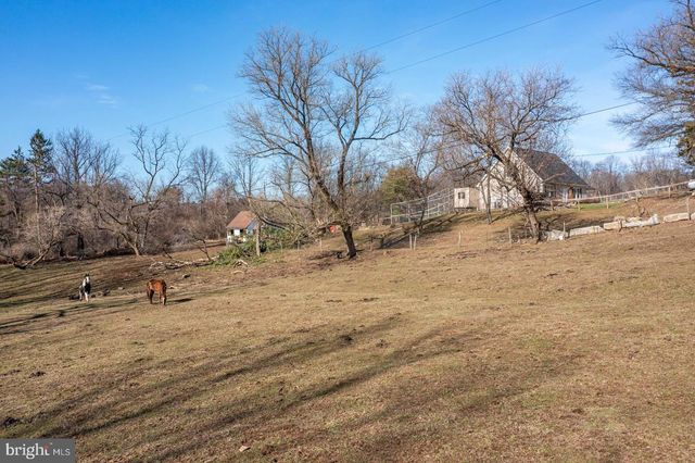 25 THADDEUS LN, Reading, PA 19606