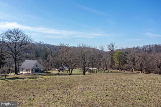 25 THADDEUS LN, Reading, PA 19606