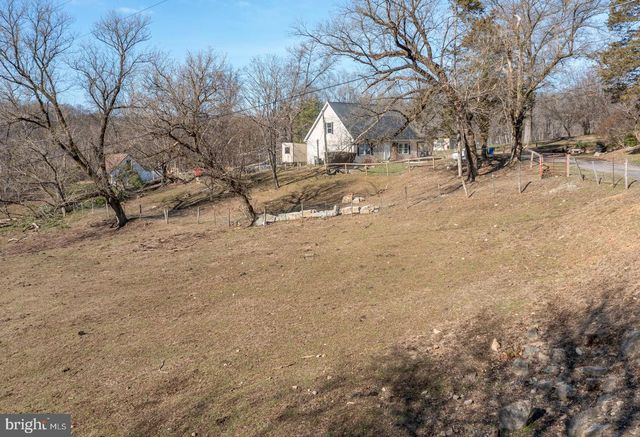 25 THADDEUS LN, Reading, PA 19606