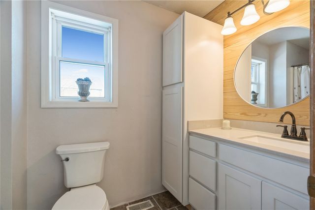 705 Deerfield Dr, Marion, IA 52302