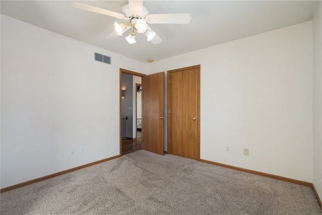 705 Deerfield Dr, Marion, IA 52302