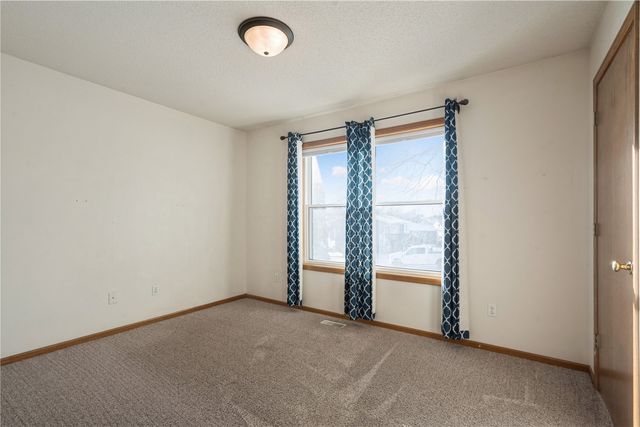 705 Deerfield Dr, Marion, IA 52302