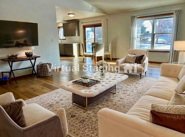 705 Deerfield Dr, Marion, IA 52302