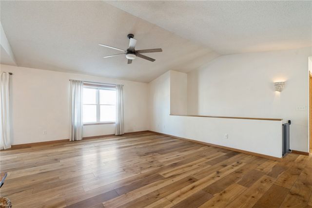 705 Deerfield Dr, Marion, IA 52302