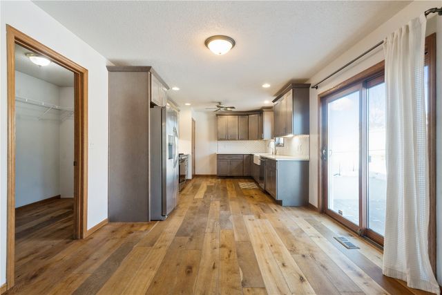 705 Deerfield Dr, Marion, IA 52302