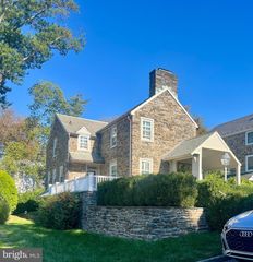 1002 CREST RD, Wynnewood, PA 19096