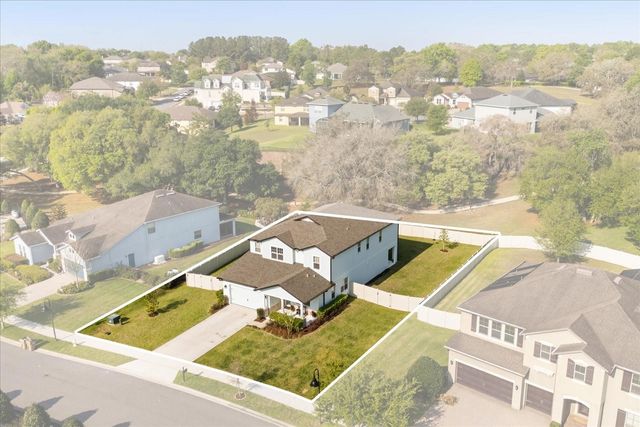 21709 HIDDEN CREEK LANE, Mount Dora, FL 32757