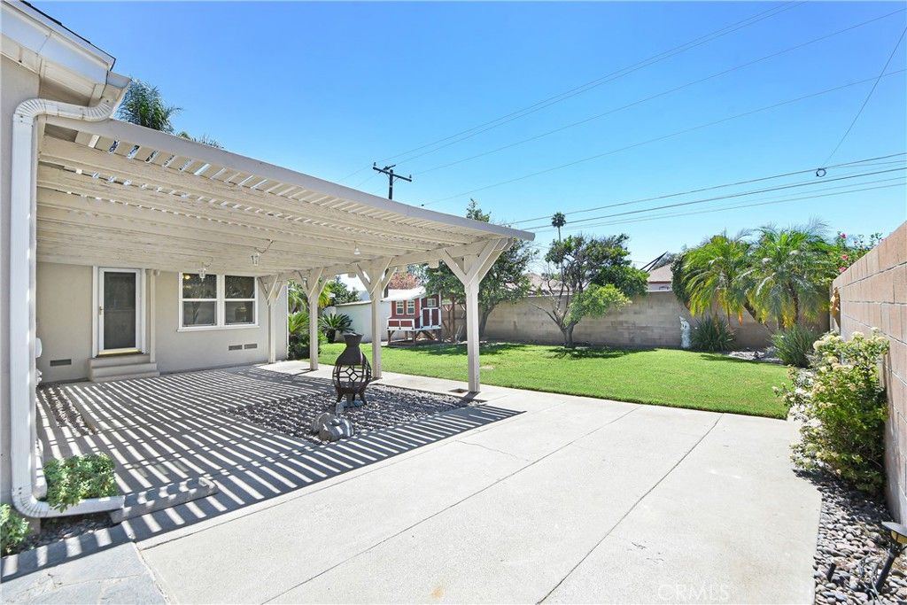 Image 21 of property listing at 3264 N Lugo, San Bernardino, CA 92404