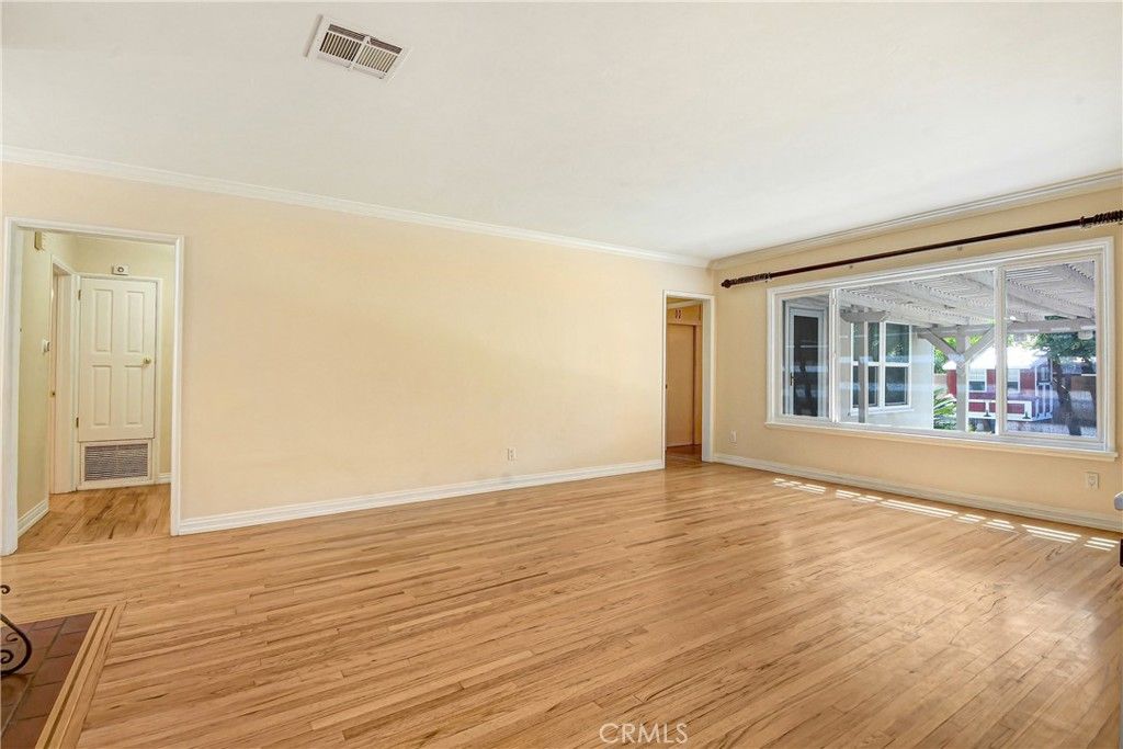 Image 7 of property listing at 3264 N Lugo, San Bernardino, CA 92404