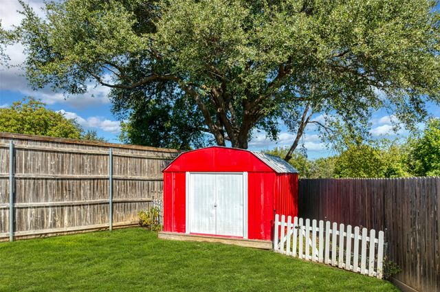 7633 Teresa Court, North Richland Hills, TX 76182