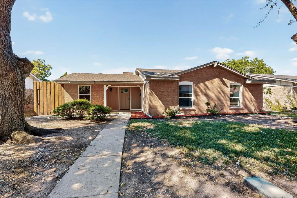 913 Arrowhead Drive, Garland, TX 75043