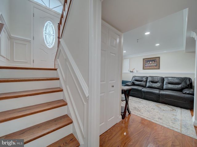 8617 CHESTNUT RIDGE DR, Laurel, MD 20707