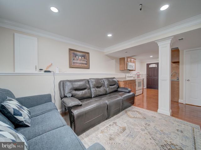 8617 CHESTNUT RIDGE DR, Laurel, MD 20707