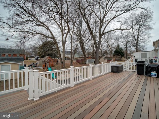 8617 CHESTNUT RIDGE DR, Laurel, MD 20707