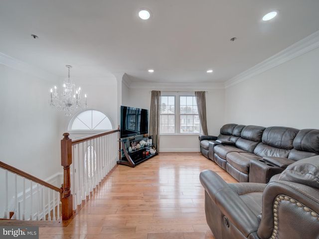 8617 CHESTNUT RIDGE DR, Laurel, MD 20707