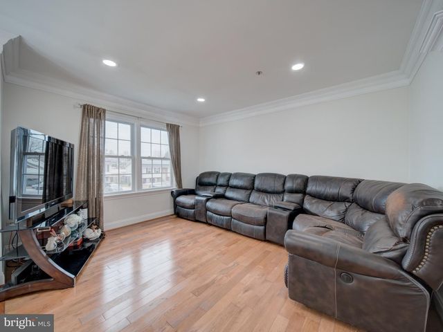 8617 CHESTNUT RIDGE DR, Laurel, MD 20707