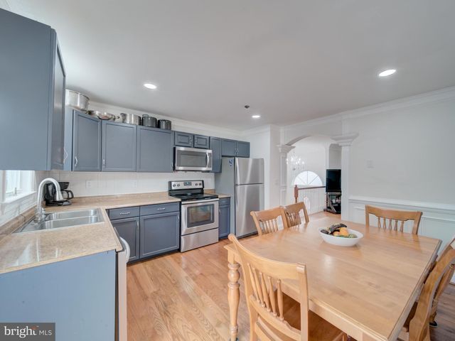 8617 CHESTNUT RIDGE DR, Laurel, MD 20707