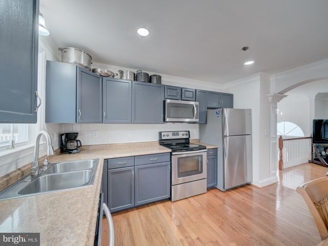 8617 CHESTNUT RIDGE DR, Laurel, MD 20707