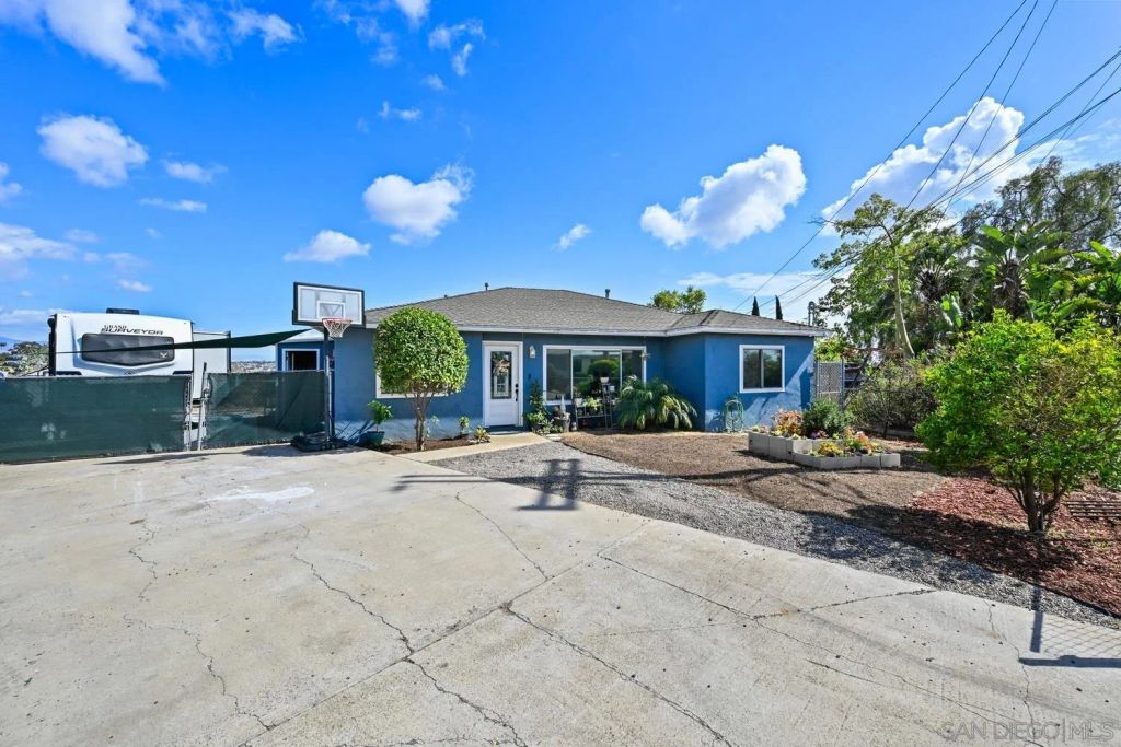 1737 Republic, San Diego, CA 92114