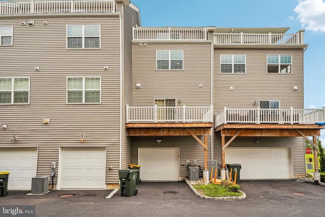 98 KING ST, Bensalem, PA 19020