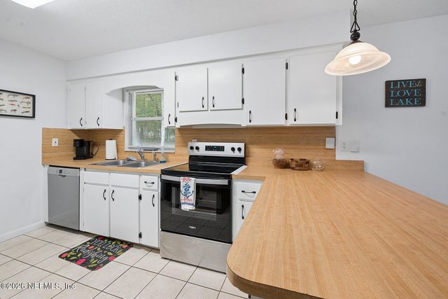 102 SWANS NEST Circle, Melrose, FL 32666