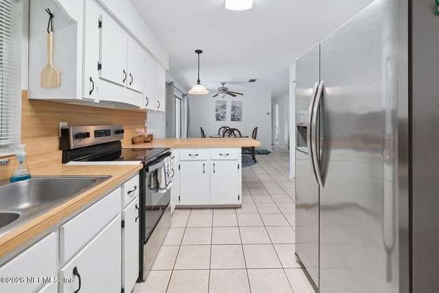 102 SWANS NEST Circle, Melrose, FL 32666