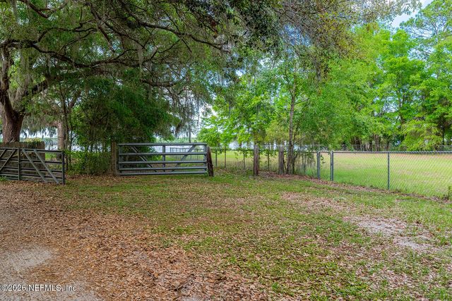 102 SWANS NEST Circle, Melrose, FL 32666