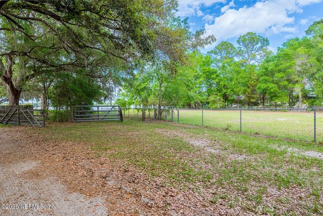102 SWANS NEST Circle, Melrose, FL 32666