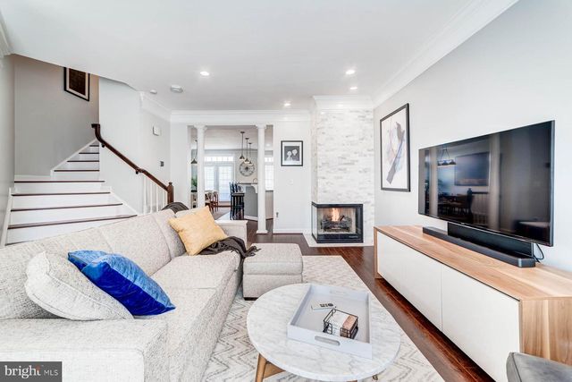 947 HARRISON CIR, Alexandria, VA 22304