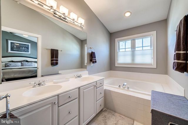 947 HARRISON CIR, Alexandria, VA 22304